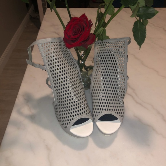 Gray wedges - Picture 3 of 6